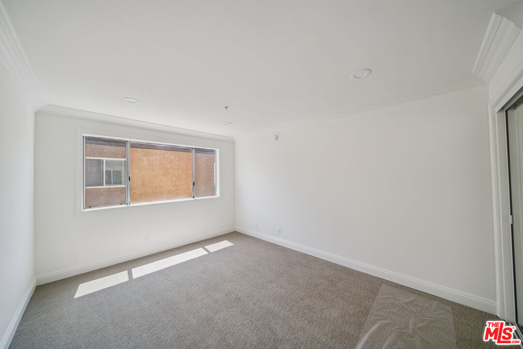 1508 Greenfield Ave Unit: 206