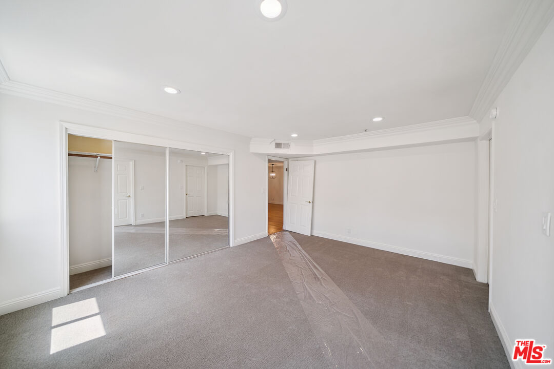 1508 Greenfield Ave Unit: 206