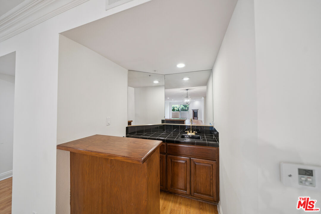 1508 Greenfield Ave Unit: 206