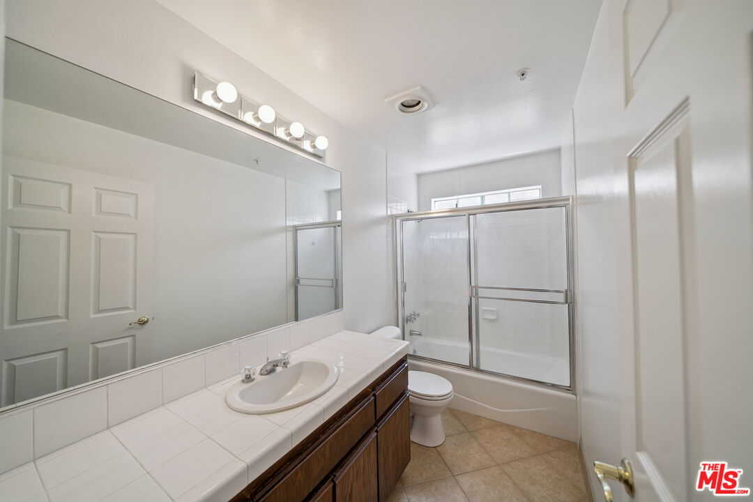 1508 Greenfield Ave Unit: 206