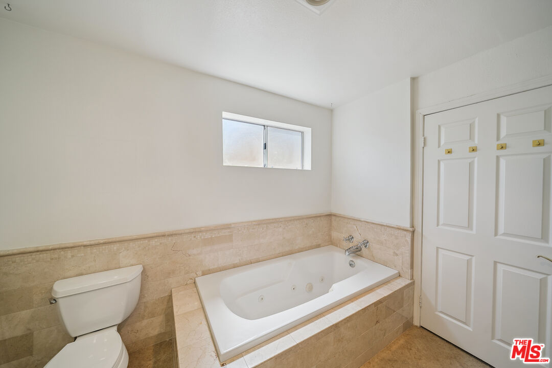 1508 Greenfield Ave Unit: 206