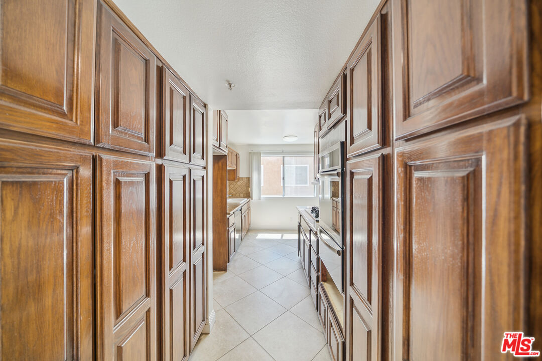 1508 Greenfield Ave Unit: 206