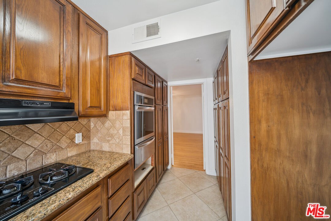 1508 Greenfield Ave Unit: 206