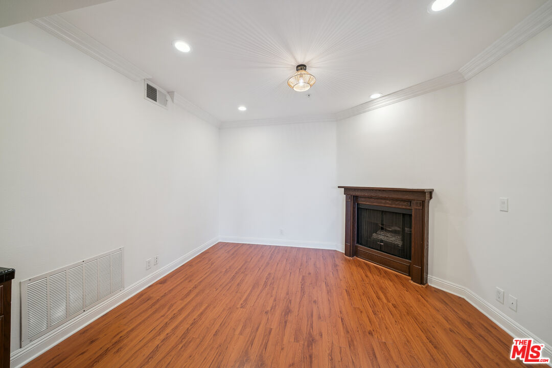 1508 Greenfield Ave Unit: 405