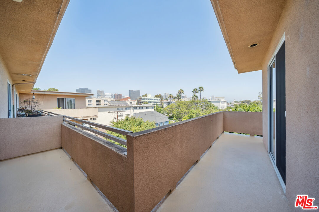 1508 Greenfield Ave Unit: 405