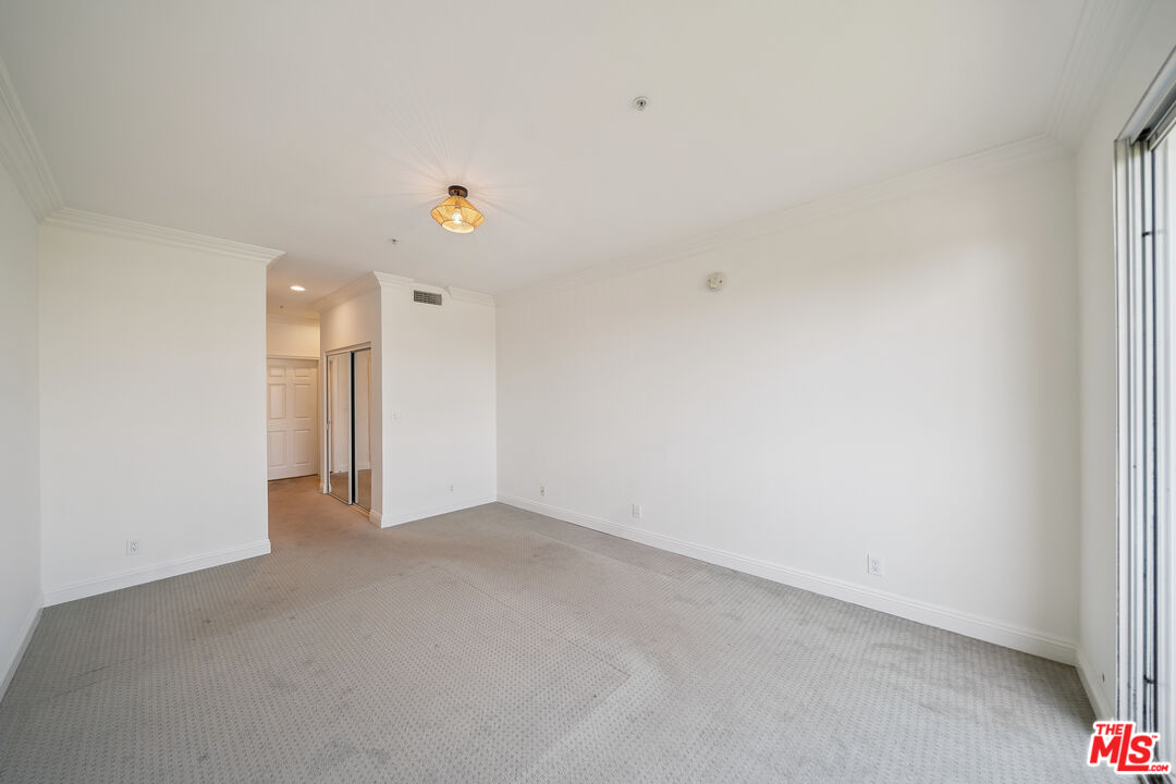 1508 Greenfield Ave Unit: 405
