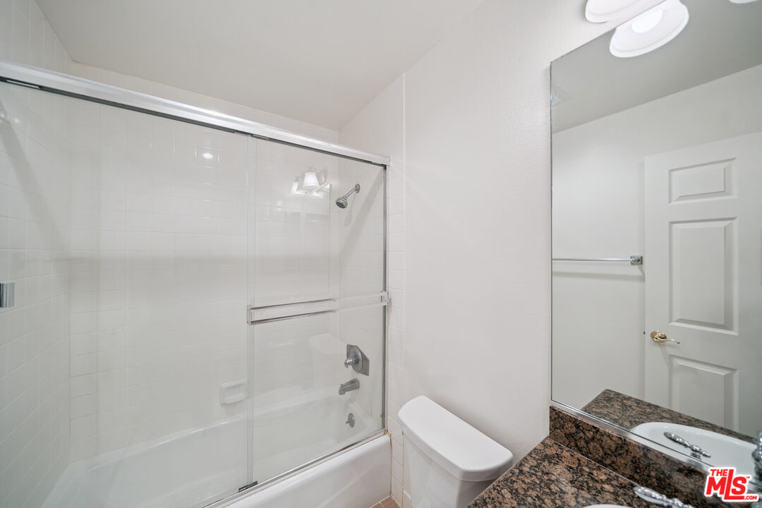 1508 Greenfield Ave Unit: 405