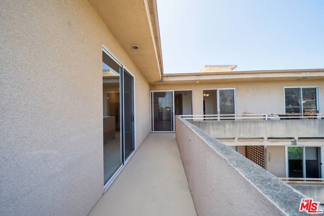 1508 Greenfield Ave Unit: 405