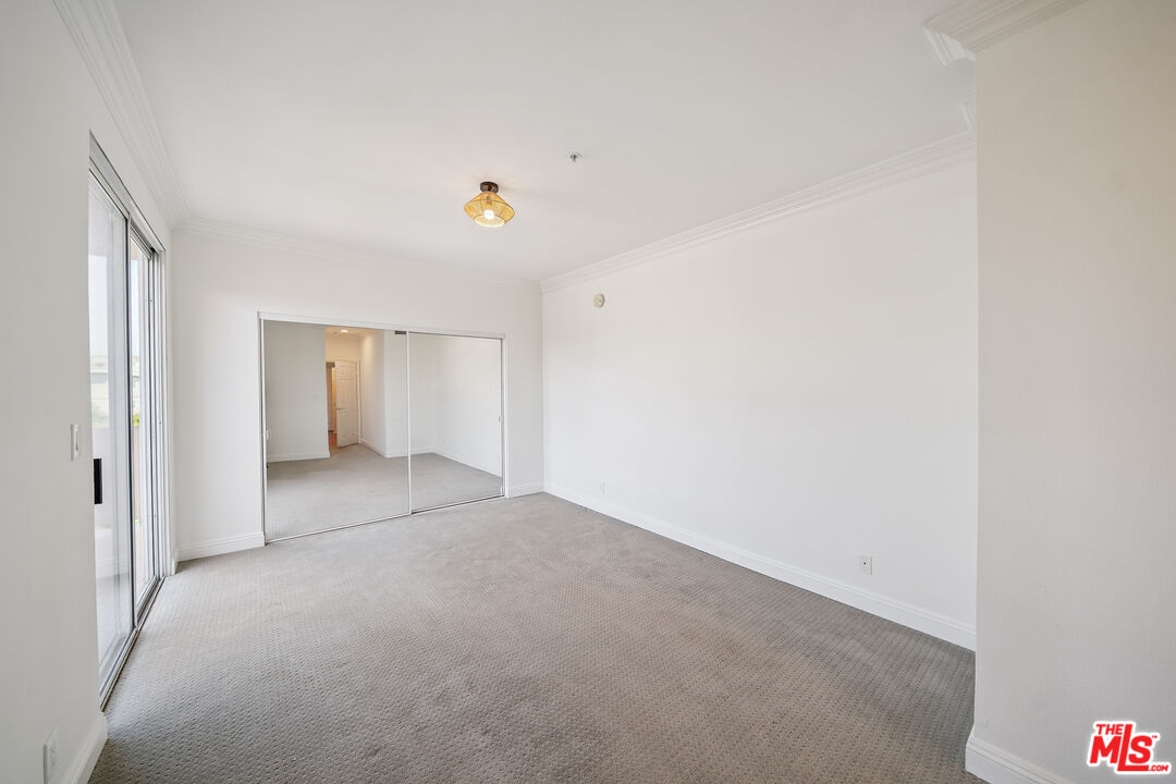 1508 Greenfield Ave Unit: 405