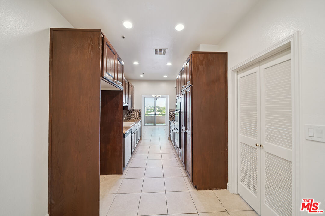 1508 Greenfield Ave Unit: 405