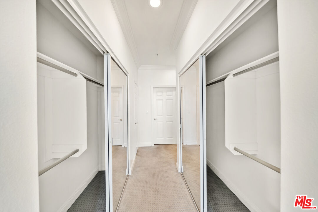 1508 Greenfield Ave Unit: 405