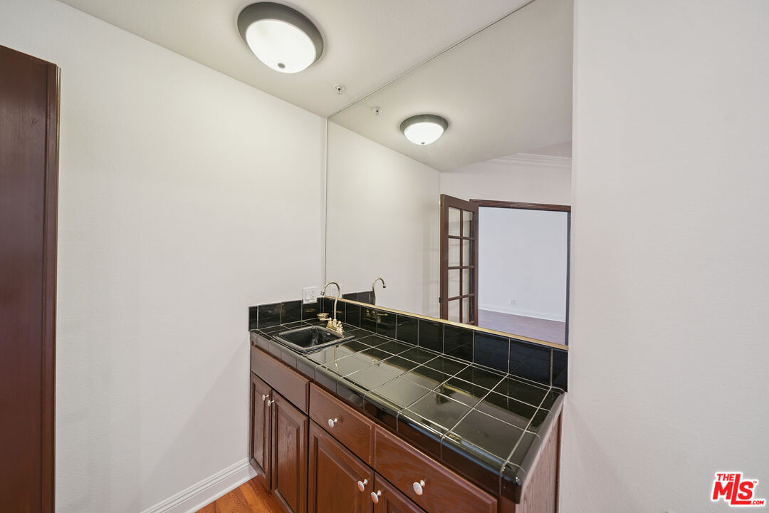 1508 Greenfield Ave Unit: 405