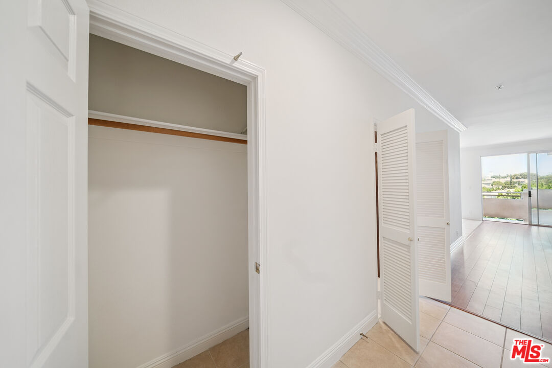 1508 Greenfield Ave Unit: 405