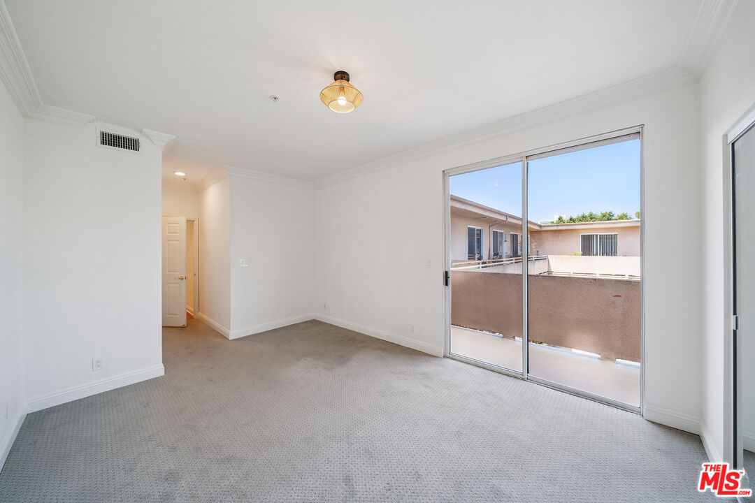 1508 Greenfield Ave Unit: 405