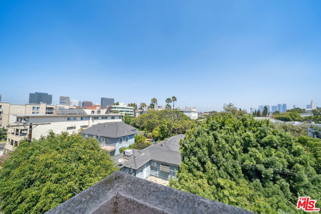 1508 Greenfield Ave Unit: 405