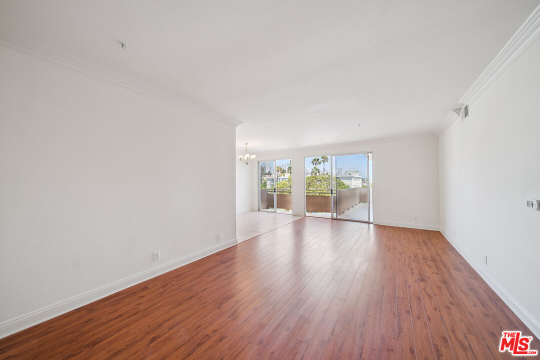 1508 Greenfield Ave Unit: 405