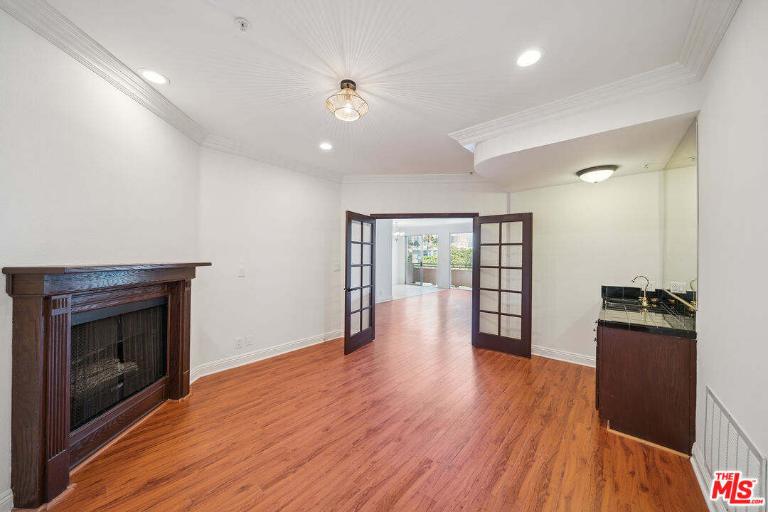 1508 Greenfield Ave Unit: 405