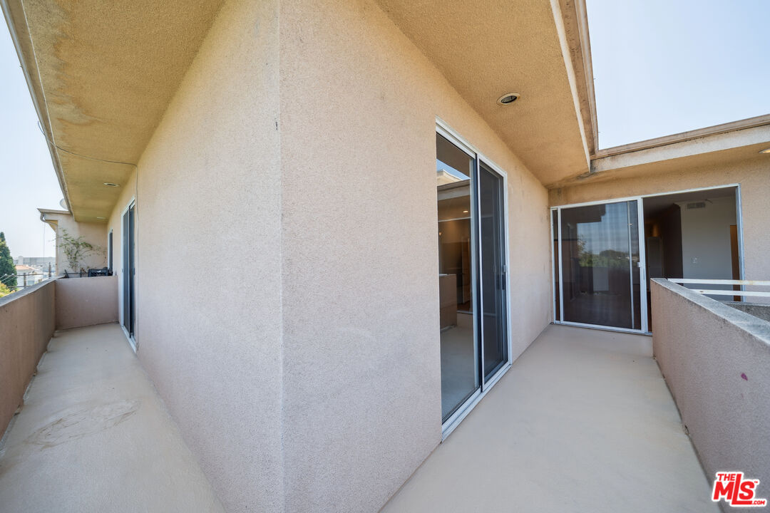 1508 Greenfield Ave Unit: 405