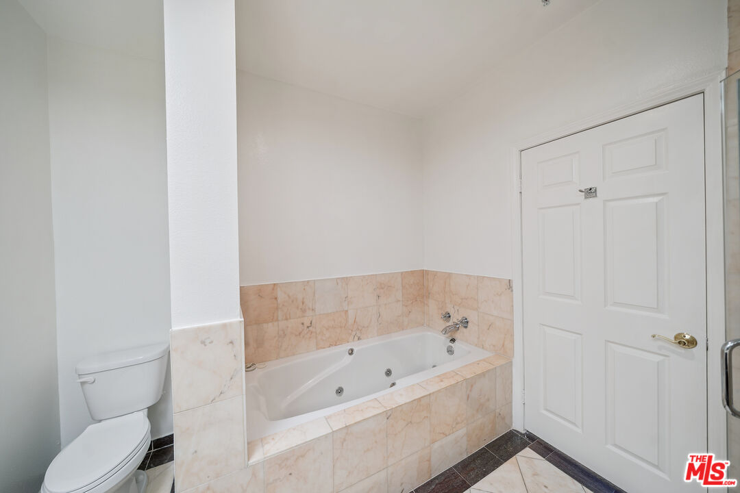 1508 Greenfield Ave Unit: 405