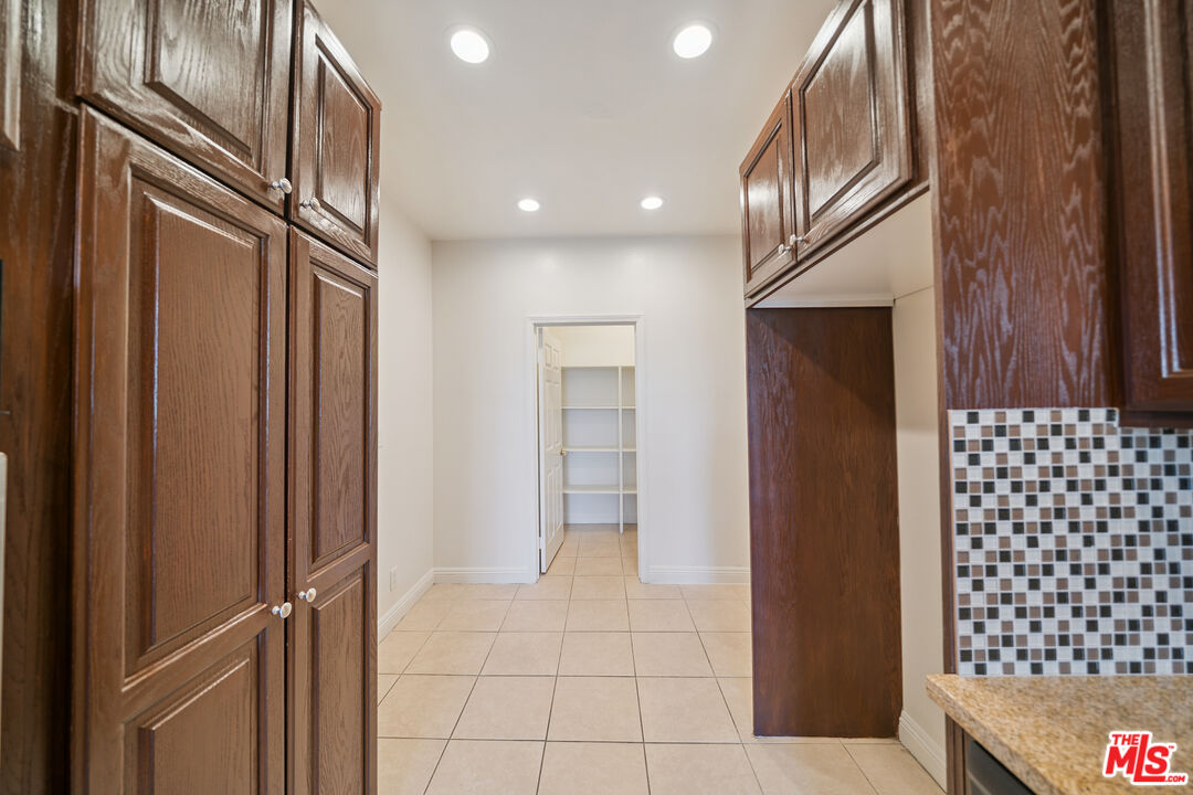 1508 Greenfield Ave Unit: 405
