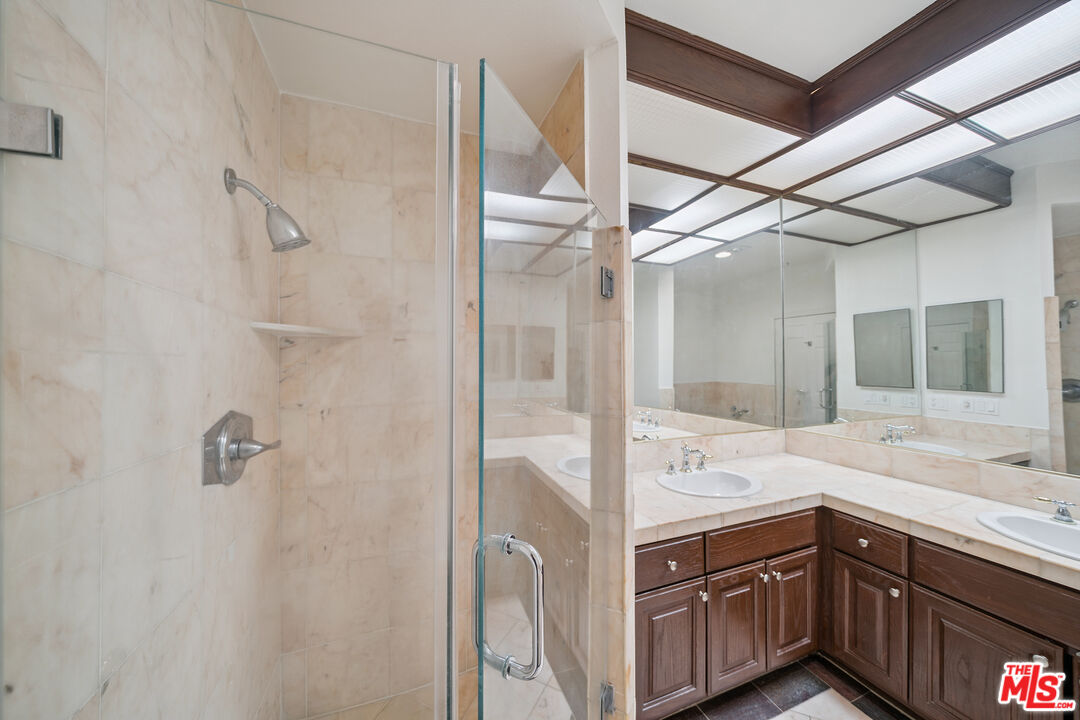 1508 Greenfield Ave Unit: 405