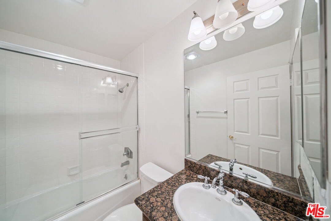 1508 Greenfield Ave Unit: 405