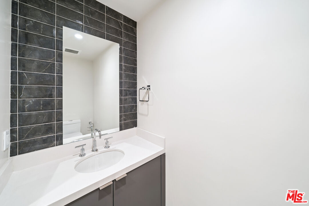 1226 S Bedford St Unit: 103