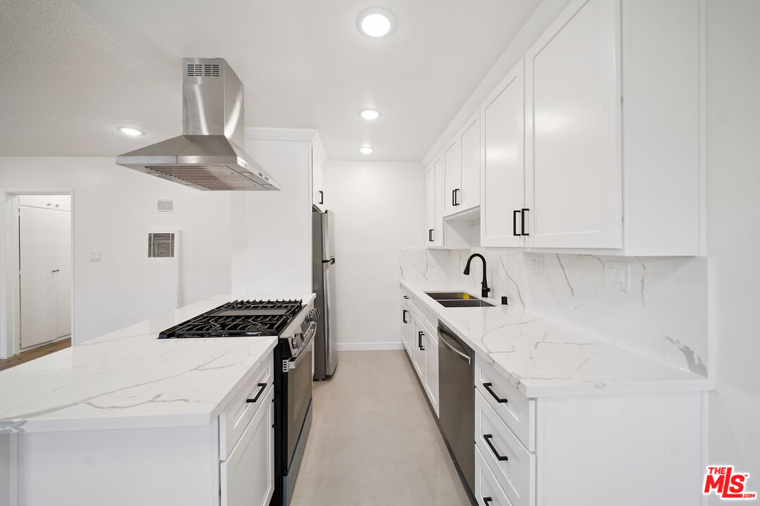 7209 Willoughby Ave Unit: 9