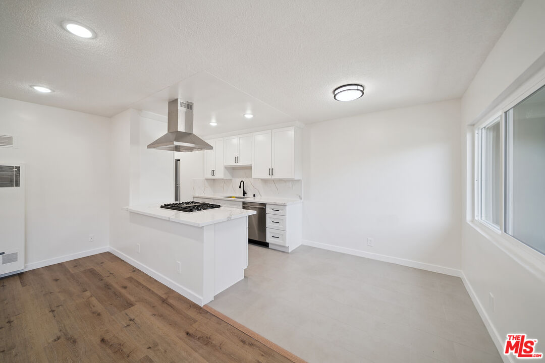 7209 Willoughby Ave Unit: 9