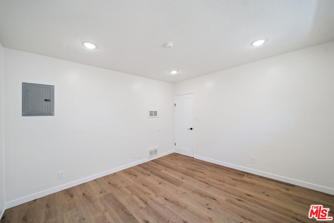 7209 Willoughby Ave Unit: 9