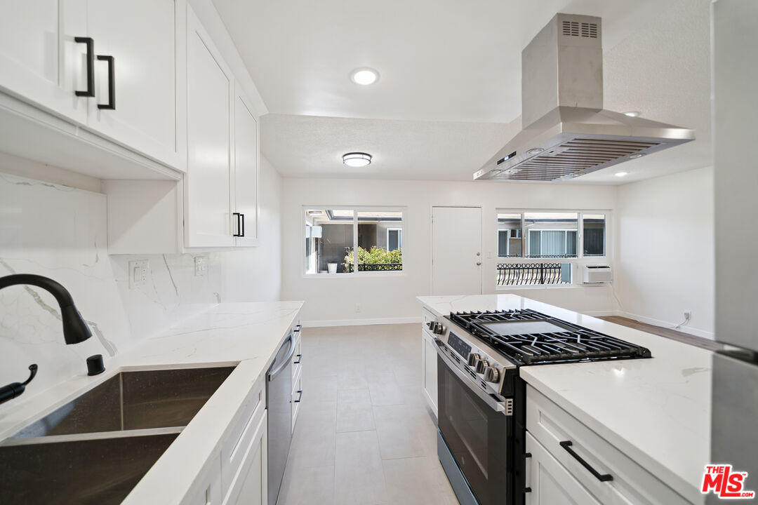 7209 Willoughby Ave Unit: 9