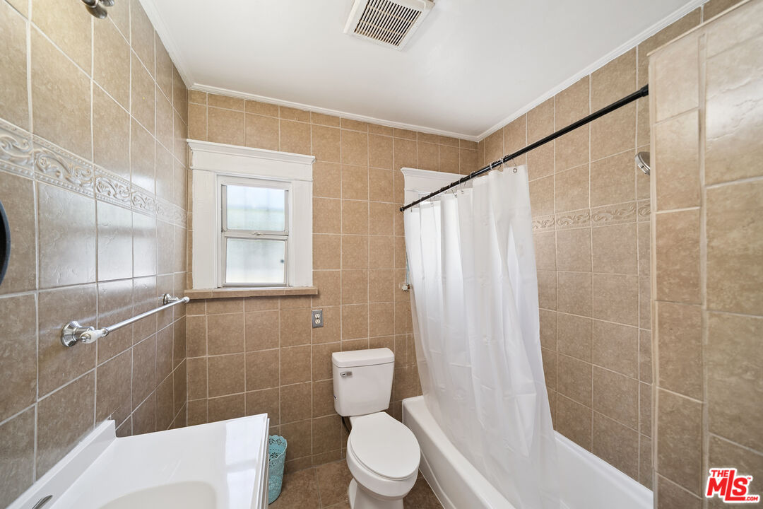 1165 W 38th St