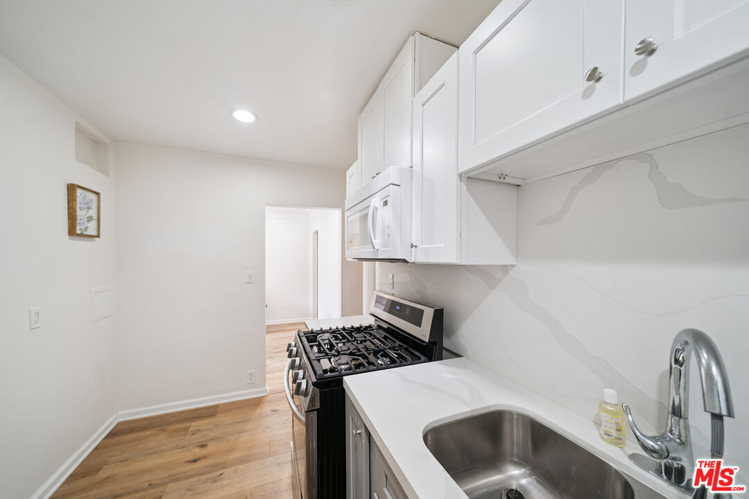 1165 W 38th St