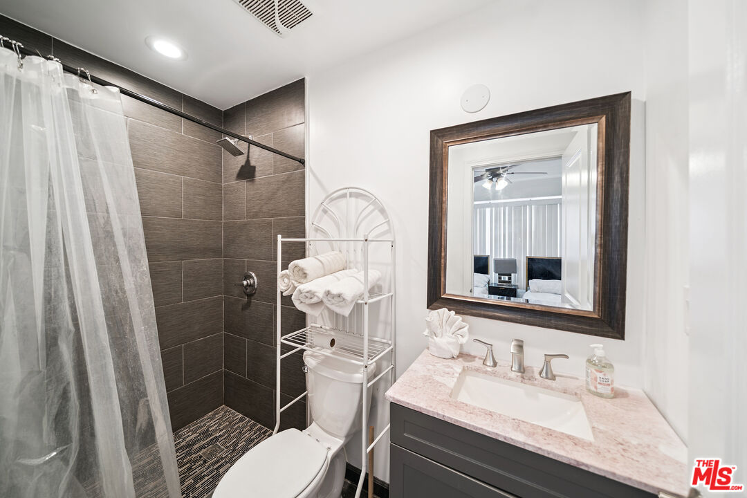 1165 W 38th St