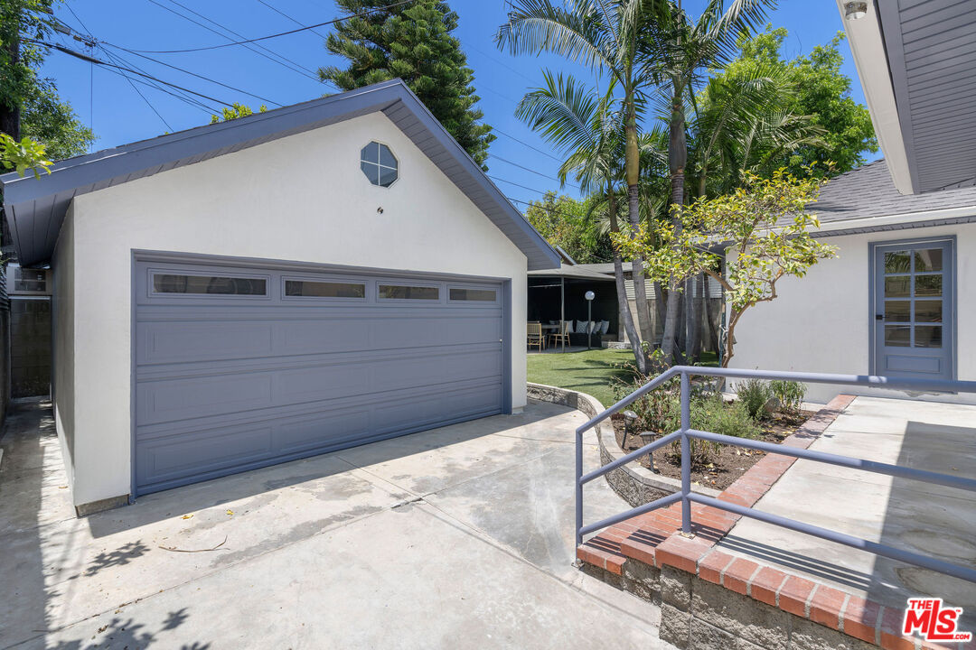 325 N Wilton Pl