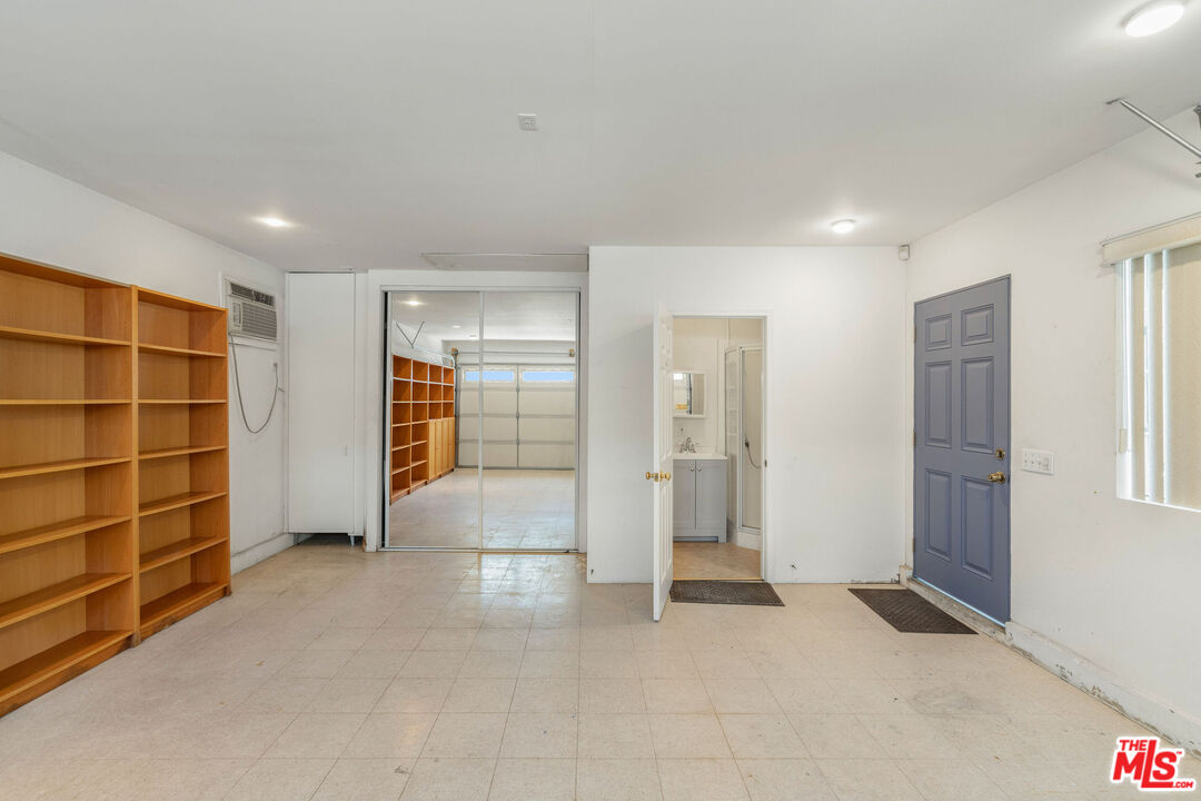 325 N Wilton Pl