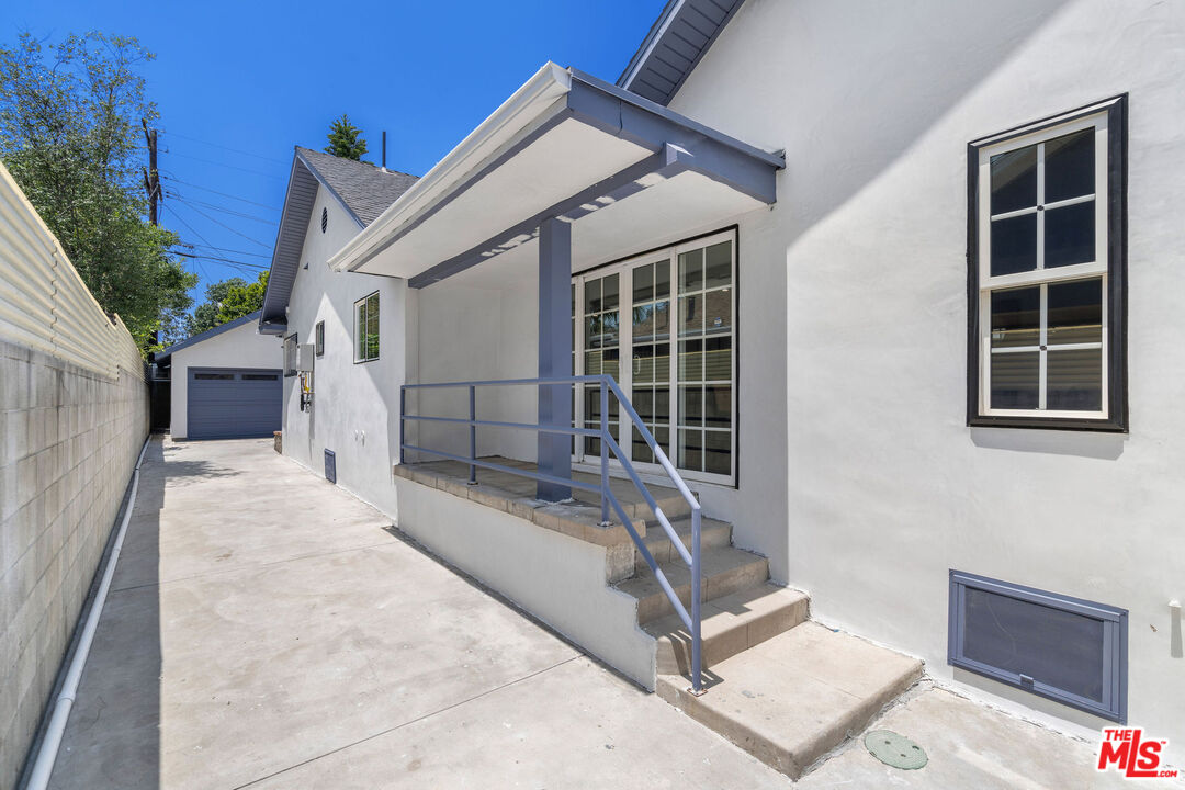 325 N Wilton Pl