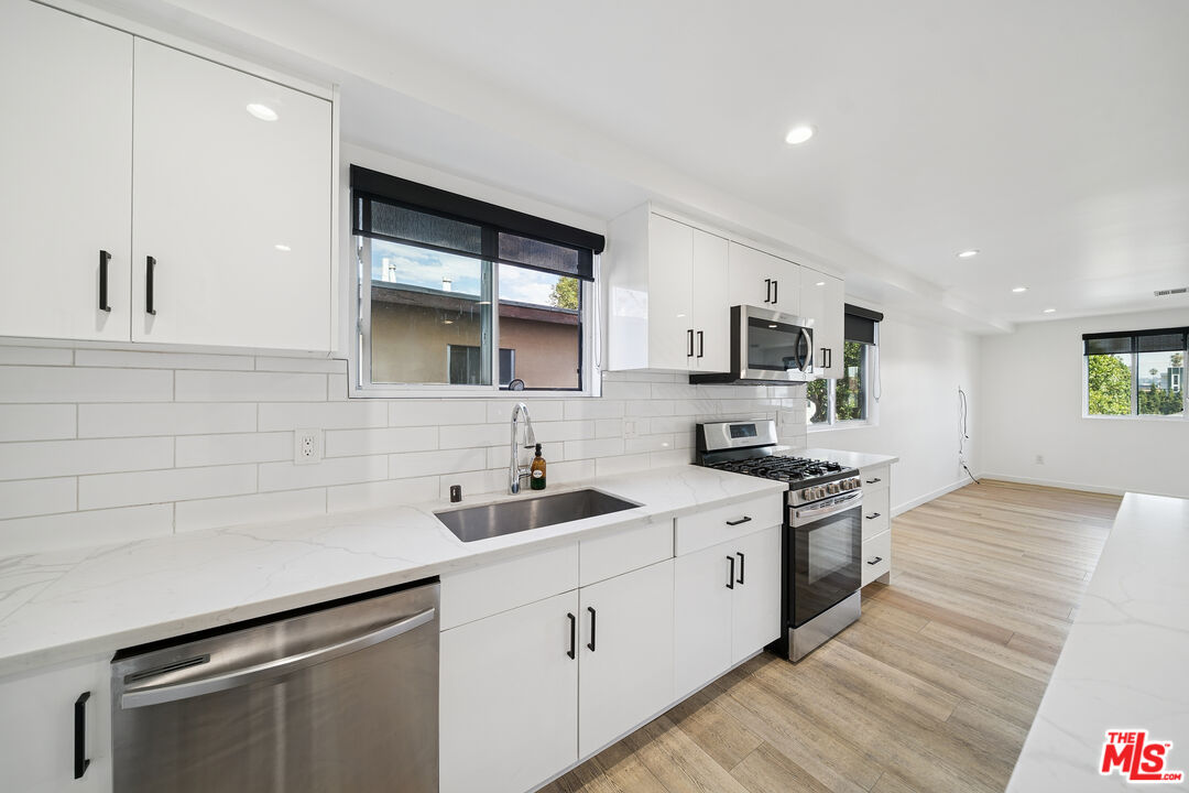 837 N Harvard Blvd. Unit: 837 1/2