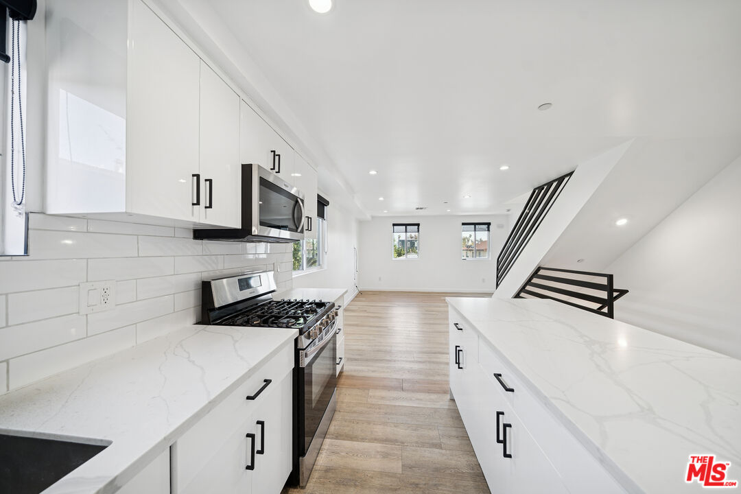 837 N Harvard Blvd. Unit: 837 1/2