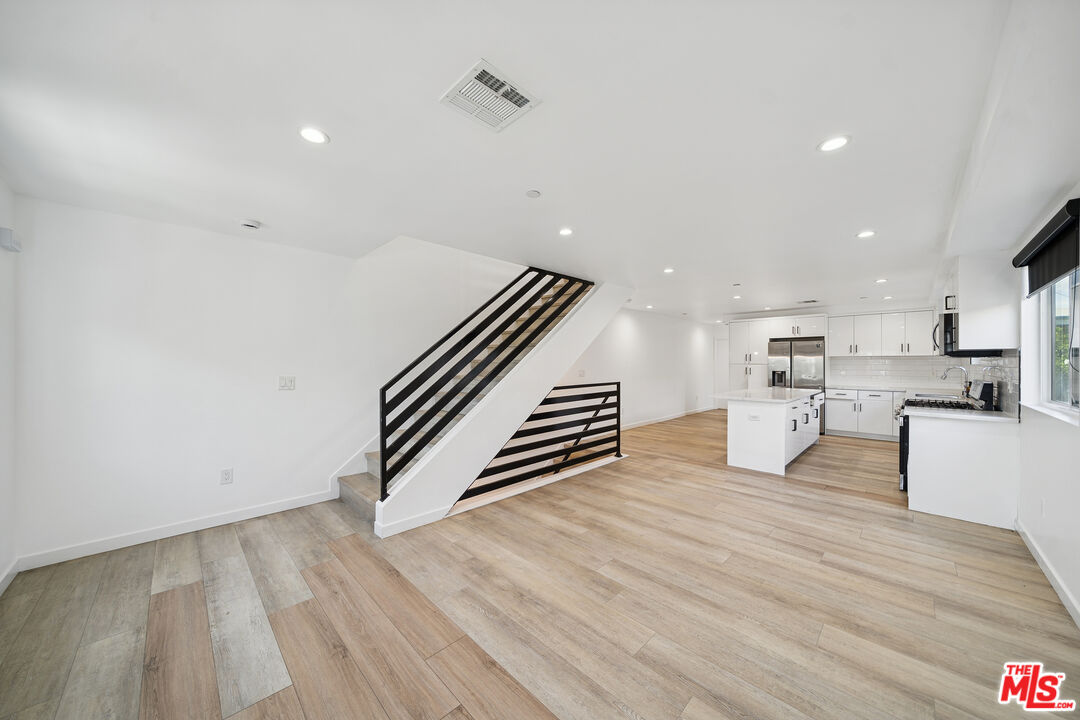 837 N Harvard Blvd. Unit: 837 1/2