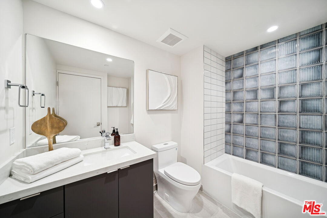 1051 S Corning St Unit: 204