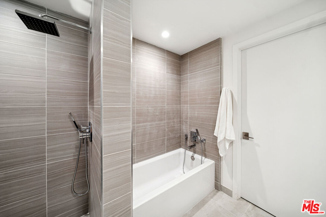 1051 S Corning St Unit: 204