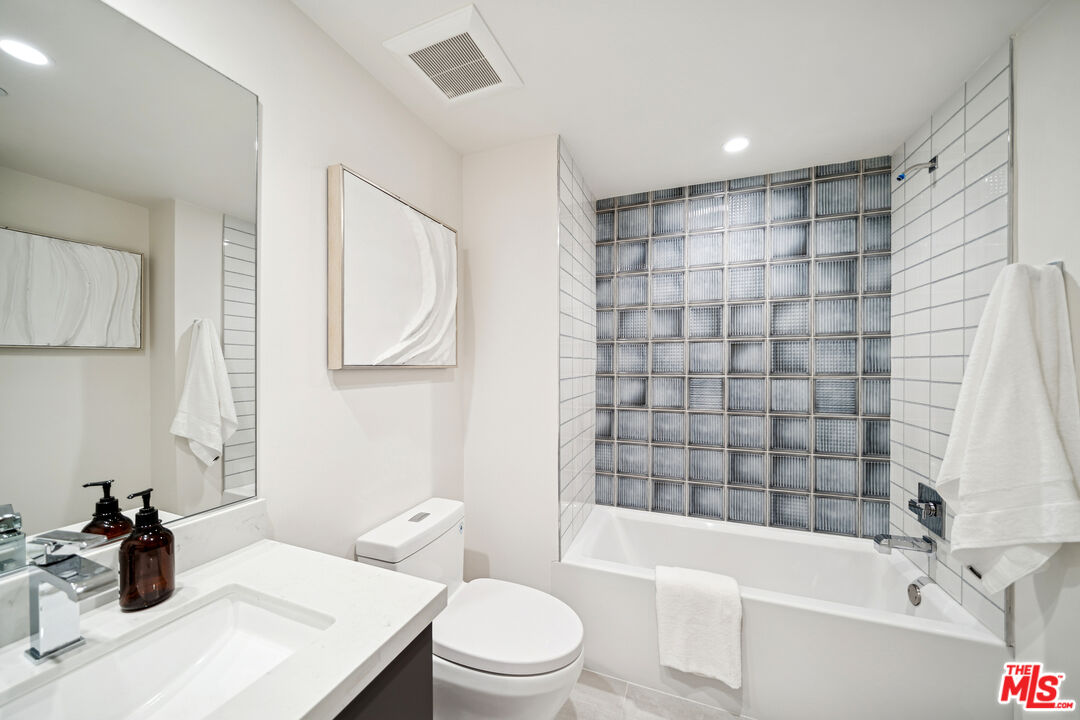 1051 S Corning St Unit: 204