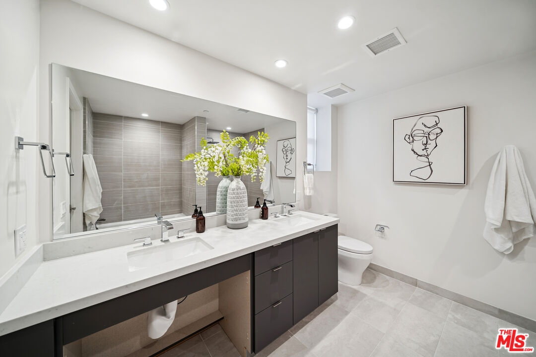 1051 S Corning St Unit: 204