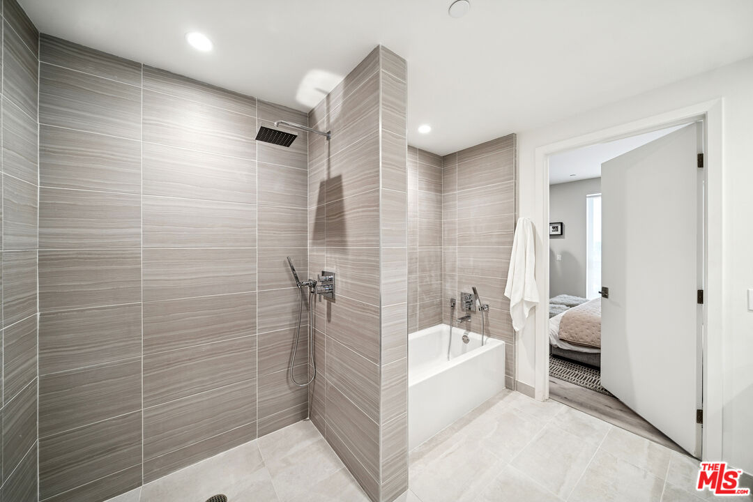 1051 S Corning St Unit: 204