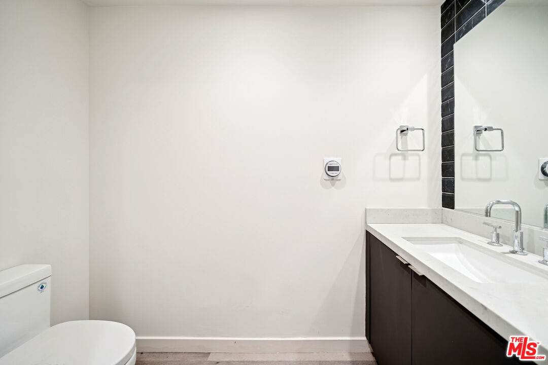 1051 S Corning St Unit: 204