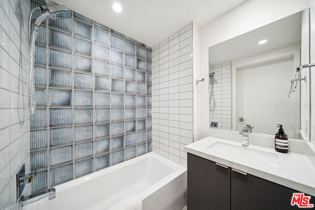 1051 S Corning St Unit: 204