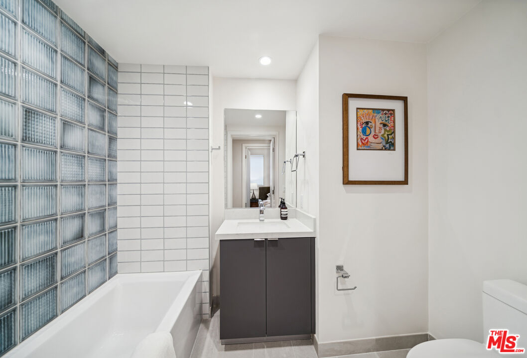 1051 S Corning St Unit: 204