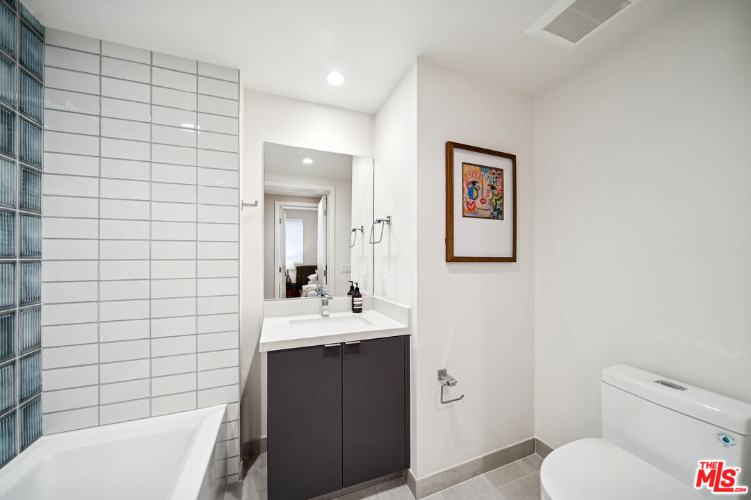 1051 S Corning St Unit: 204