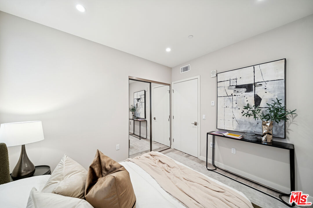 1051 S Corning St Unit: 204